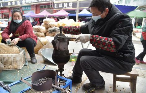 女生给男生修水管