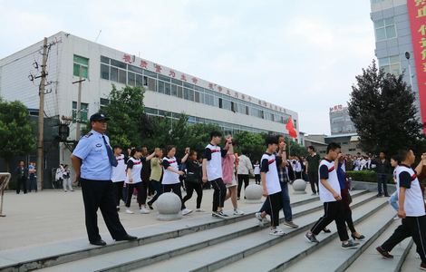 怎么和刚认识的女生聊天找话题